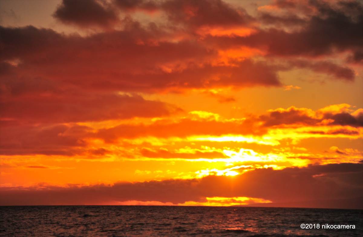 夕日と星空を巡るハワイ旅行 5日目 夕日 マウイ島のワイレアに沈む夕日と日没後の風景 ニコカメラ